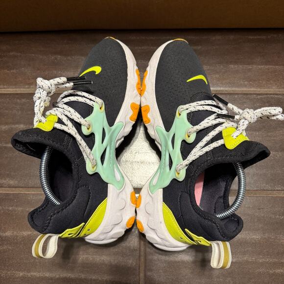 Nike Shoes Womens 7 React Presto Athletic Sneakers CJ0554-001 Black Multicolor - Picture 7 of 8